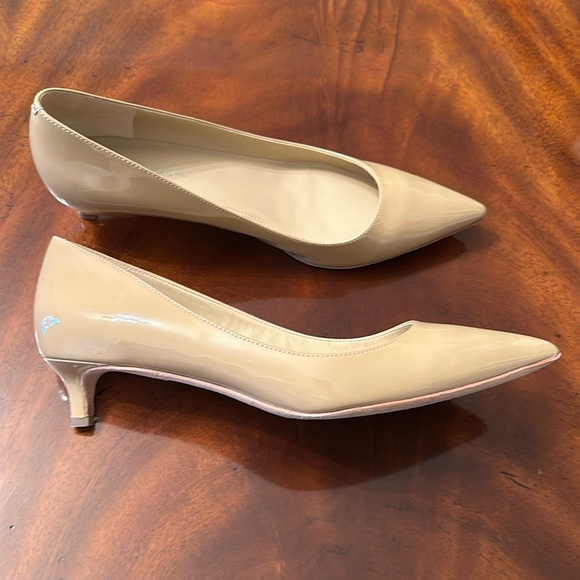 Via Spiga Patent Leather Nude Low Kitten Heel Pumps Shoes Size 9 8.5 - Picture 2 of 6